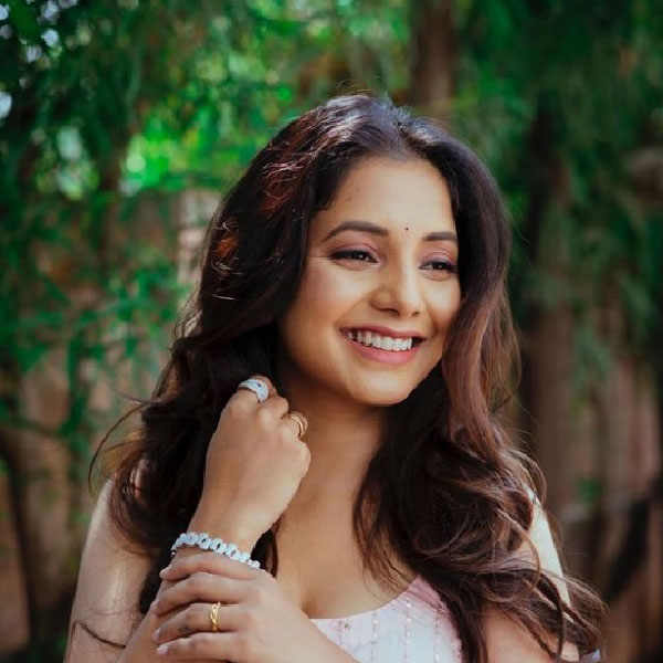 বেশ কয়েকটি ওয়েব সিরিজ়ও করেছেন সয়ালি। সেগুলি হল ‘ইউ টার্ন’, ‘শুভমঙ্গল অনলাইন’।