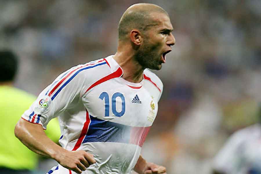 পেলে-মারাদোনা-মেসি ছা়ড়াও যে সেরারা ১০ নম্বর জার্সি পরেছেন, তাঁরা হলেন, জুয়ান রোমান রিকলমে, মিশেল প্লাতিনি, জোহান ক্রুইফ, ফেরেঙ্ক পুসকাস, জিনেদিন জিদান, রোনাল্ডিনহো, রিভাল্ডো, ওয়েন রুনি, আলেসান্দ্রো দেল পিয়েরো, ফ্রান্সেসকো টোট্টি, সার্জিও আগুয়েরো, নেমার, ফিলিপে কুতিনহো, রবার্তো বাজ্জিয়ো-সহ আরও অনেকে।