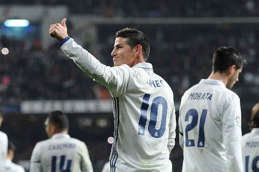 তবে এ-ও সত্য, ১০ নম্বর জার্সি পরেই যে সব সময় বৈগ্রহিক খেলোয়াড় হওয়া যায়, এমনটা নয়। তার অন্যতম উদাহরণ রিয়াল মাদ্রিদ ক্লাব। রিয়াল মাদ্রিদের জন্য ১০ নম্বর জার্সি বরাবর ‘অভিশাপ’ হয়েই ফিরে এসেছে।