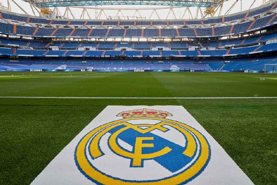 বর্তমান শতকের শুরুতে রিয়াল মাদ্রিদের প্রেসিডেন্ট ফ্লোরেন্তিনো পেরেজ দলে একটি নতুন নীতি প্রয়োগ করেন। তিনি চেয়েছিলেন এমন এক দল তৈরি করতে যার খেলোয়াড়রা বিশ্ব জুড়ে আধিপত্য বিস্তার করবে।