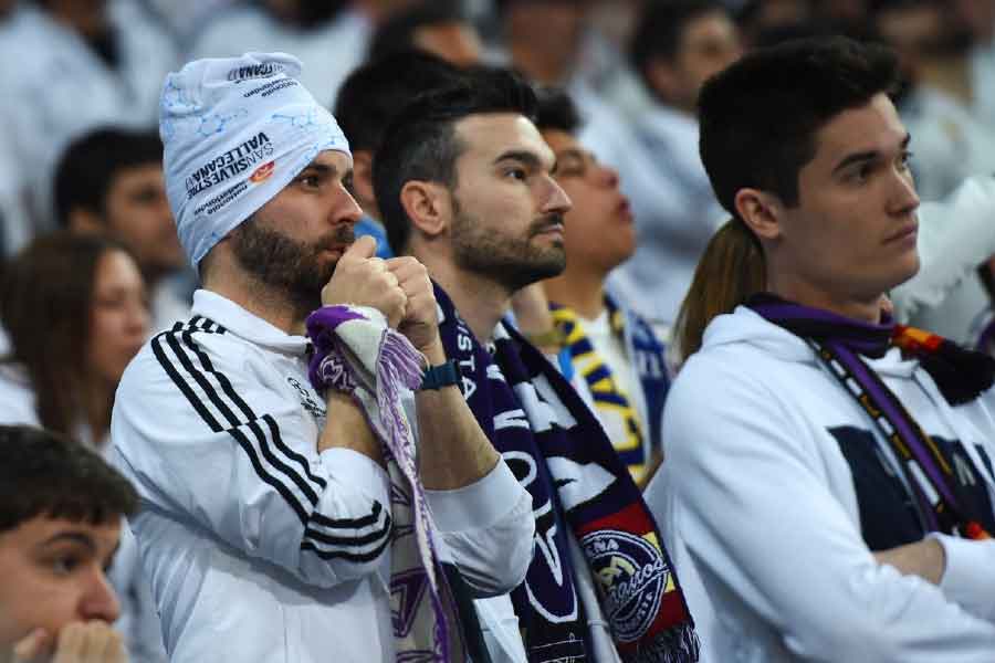 ‘গ্যালাক্টিকোস’ যুগ শেষ হওয়ার পরে, রিয়াল মাদ্রিদের অনুরাগীরা বিশ্বাস করতে শুরু করেন যে ১০ নম্বর জার্সি ক্লাবের জন্য অভিশপ্ত। কারণ অনেক ফুটবলার ১০ নম্বর জার্সি পরে ব্যর্থ হয়েছিলেন।