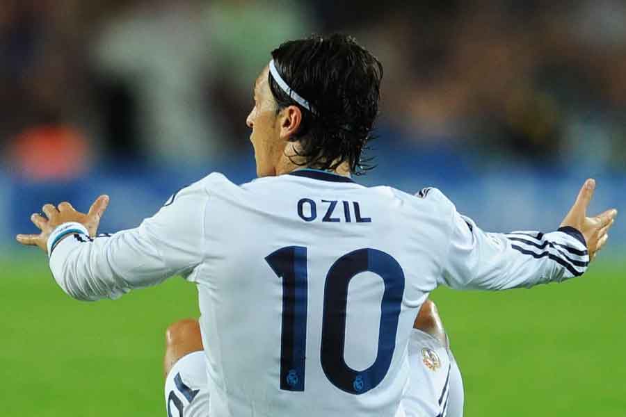 এই খেলোয়াড়দের মধ্যে ছিলেন লাসানা দিয়ারা, মেসুট ওজিল, ওয়েসেলি স্নাইডার, হামেস রদ্রিগেজ এবং রবিনহো। এঁদের মধ্যে কেউ কেউ আবার দল ছেড়ে বেরিয়েও গিয়েছিলেন।