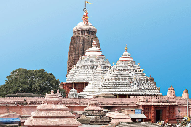 পুরী বেড়াতে যাননি, এমন বাঙালির সংখ্যা হাতেগোনা। পুরীর সমুদ্র, জগন্নাথ মন্দির, গজা আর কটকি প্রিন্টের পোশাকের সঙ্গে বাঙালির নিবিড় সম্পর্ক।