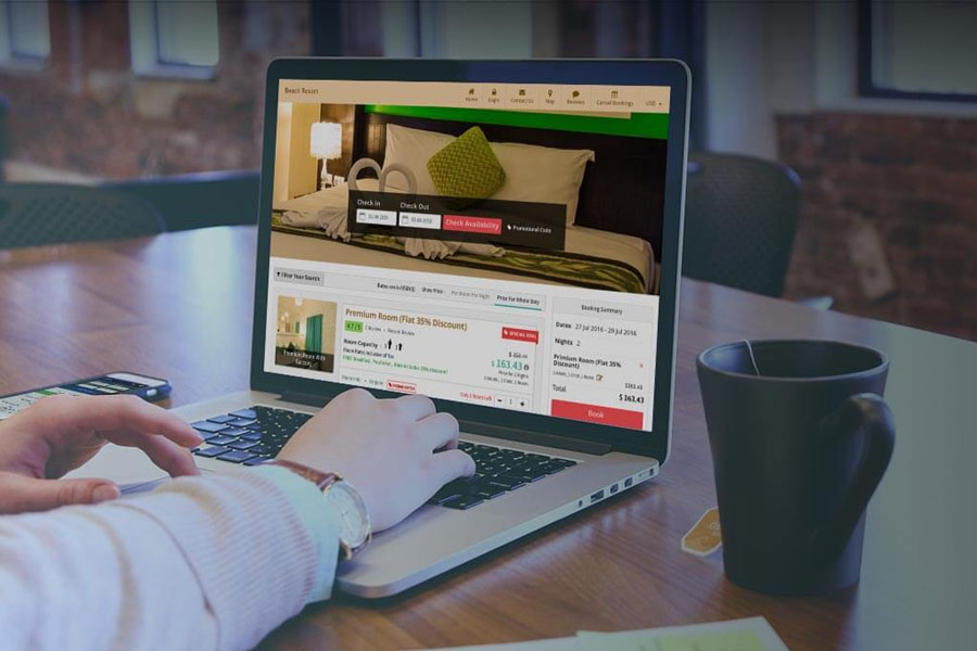 পেয়েও গেলেন একটি হোটেল। ওয়েবসাইট থেকে হোটেলের হোয়াটসঅ্যাপ নম্বর, মেল আইডি সব বার করে যোগাযোগ করলেন।