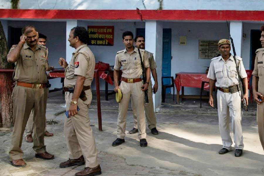 বাবা-মার মৃত্যুর জন্য দাদার শ্বশুরবাড়িকেই দায়ী করেন পায়েল। বাবা-মায়ের মৃত্যুর প্রতিশোধ নিতে দাদার শ্বশুরবাড়ির সদস্যদের খুনের ছক কষছিলেন তিনি। আর সেই কারণেই প্রেমিকের সঙ্গে মিলে নিজেকে মৃত প্রমাণিত করার পরিকল্পনা ফাঁদেন।