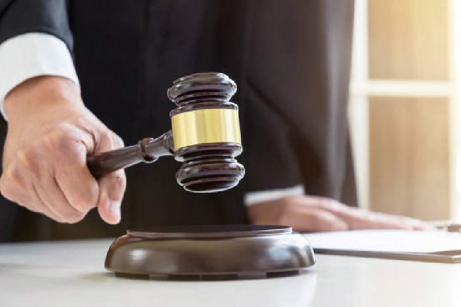 নাবালিকার গর্ভের ভ্রূণ তখন ২৯ সপ্তাহে। নির্যাতিতার বাবার আর্জি শুনে ১৫ অক্টোবর কৌশাম্বী জেলা হাসপাতালের প্রধান মেডিক্যাল অফিসার সুষ্পেন্দ্র কুমারকে ডেকে ডাক্তারদের একটি মেডিক্যাল দল গঠন করার নির্দেশ দেয় আদালত।