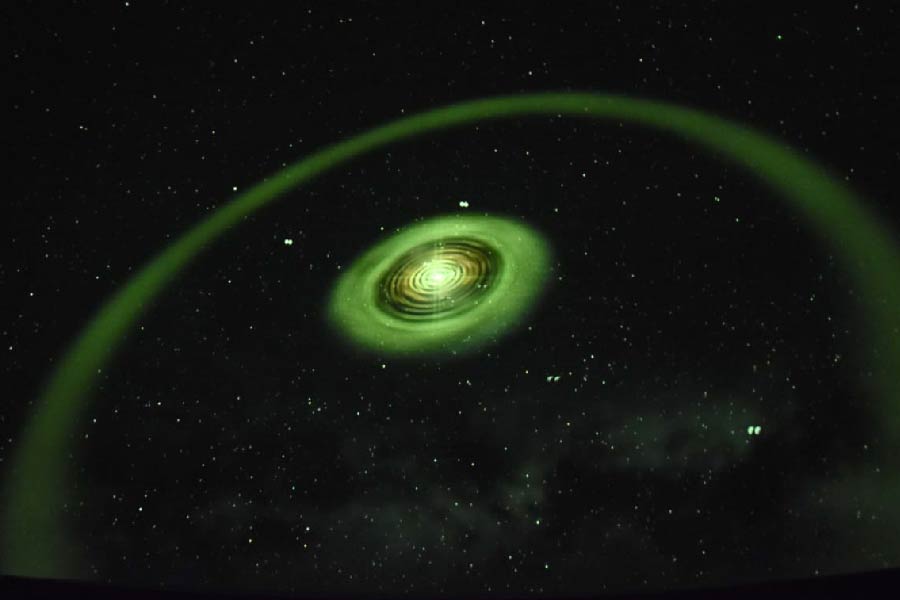 সুজয় আরও বলেন, ‘‘১০০ আসন বিশিষ্ট এই তারামণ্ডলের প্রেক্ষাগৃহে উচ্চ ক্ষমতাসম্পন্ন জাপানি সাউন্ড সিস্টেম ব্যবহার করা হয়েছে।’’