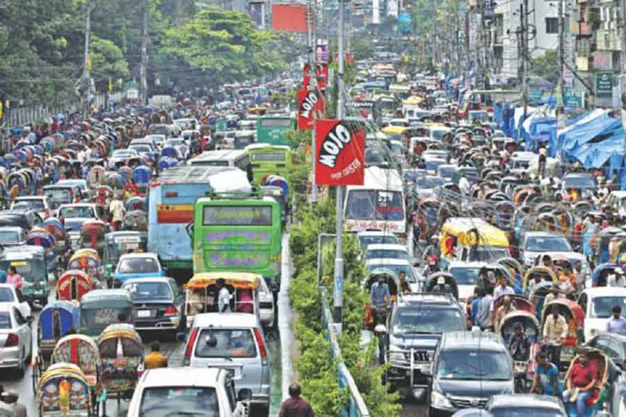 ২০১৩ সালে ঢাকা শহরের যানজটের সমস্যা এড়ানোর জন্য মেট্রো রেল স্থাপনের পরিকল্পনা নেয় সে দেশের সরকার। এ ব্যাপারে কাজ শুরু করার জন্য অনুমোদনও মেলে। 
