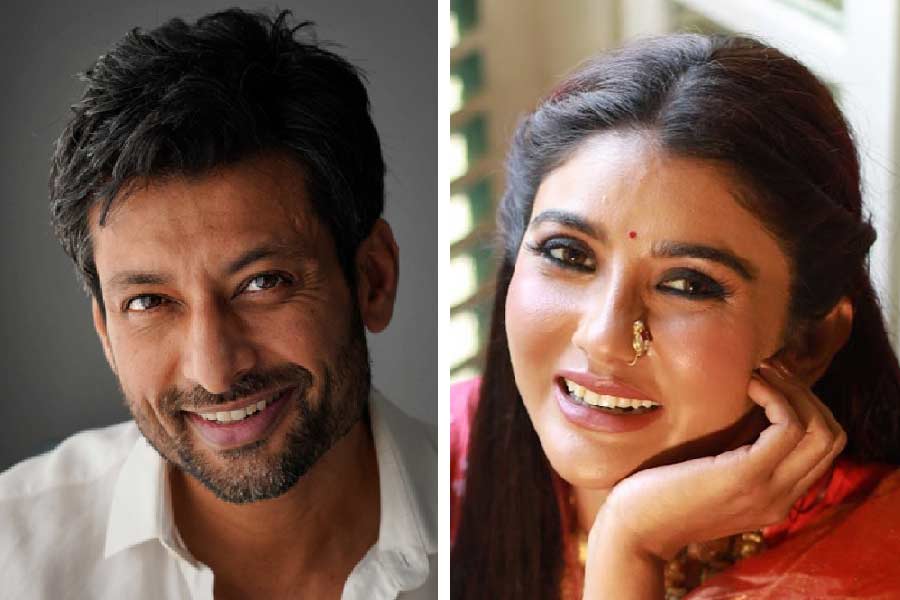 Parno and Indranil are teaming up this time!  Directed by Abhijit Guha and Sudeshna Roy