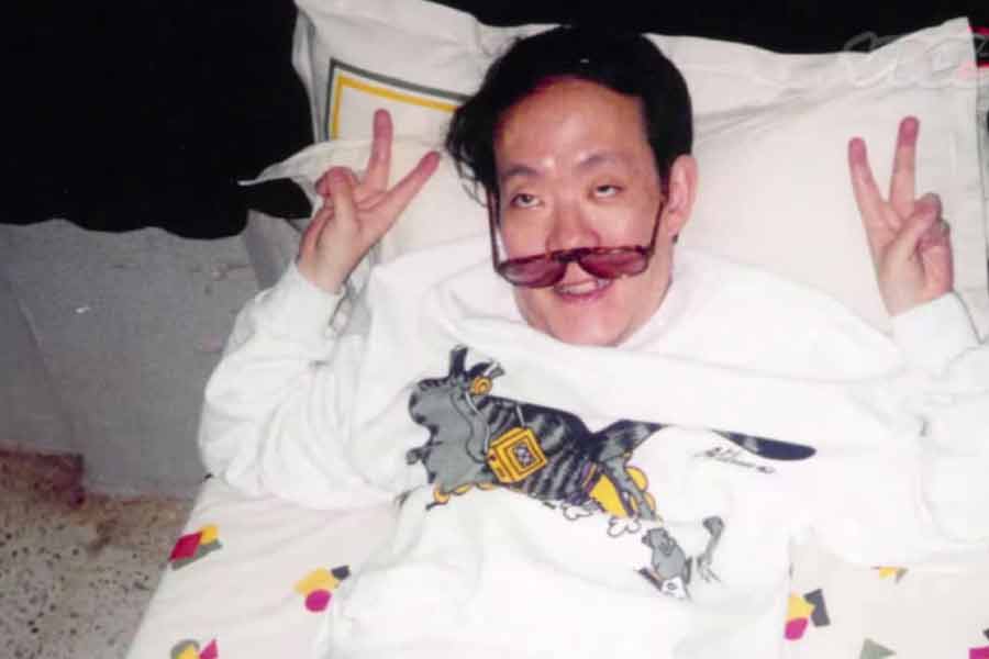 বাড়িতে নিমন্ত্রণ করে ডেকে নিয়ে গিয়ে রেনির ঘাড়ে গুলি করে তাঁকে খুন করেন সাগাওয়া।