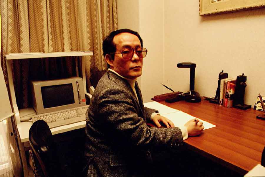 রেনির শরীরের বিভিন্ন অংশ কেটে ফেলেন সাগাওয়া। রেনির স্তন, মুখ, নিতম্ব, পা, উরু এবং ঘাড়ের কিছু অংশ কাঁচা এবং কিছু অংশ রান্না করে খান তিনি।