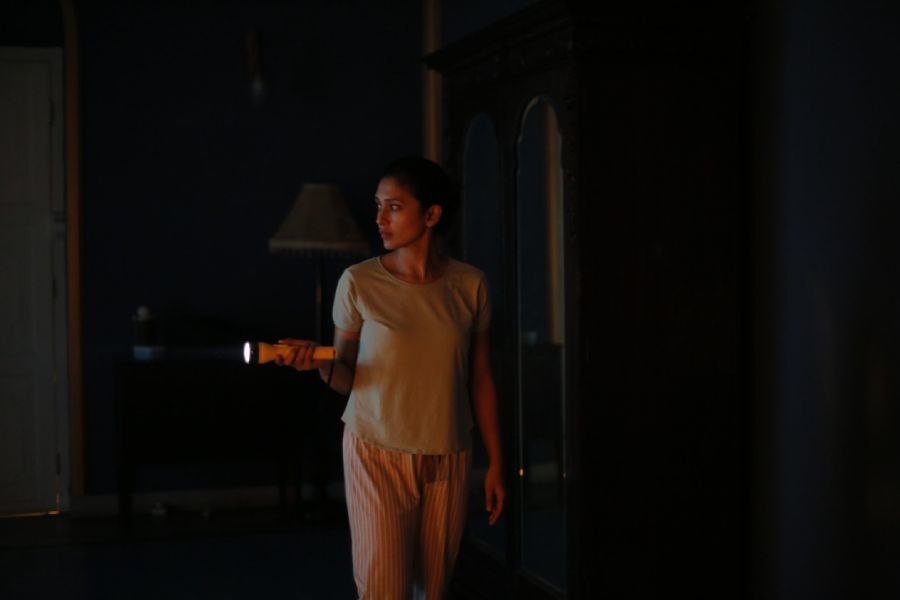 The film's story is kept alive by Mimi's performance. Whether it's emotional scenes or action scenes, it's equally fluid.