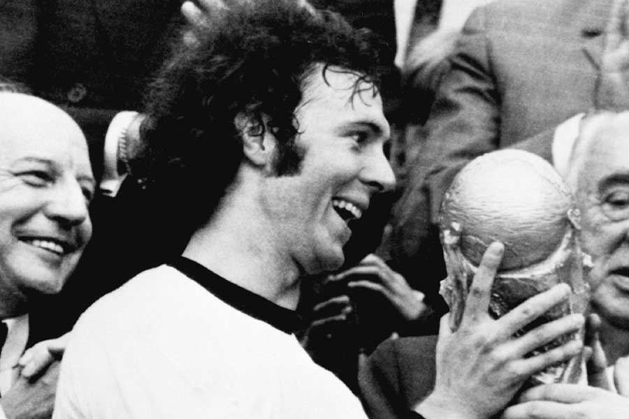 তবে এই ঘটনায় পশ্চিম জার্মানির তরফে কোনও প্রতিক্রিয়া জানানো হয়নি। ১৯৭৪ সালে বিশ্বকাপ জেতা পশ্চিম জার্মানি দলের অধিনায়ক ছিলেন ফ্রাঞ্জ বেকেনবাওয়ার। তিনিও এই বিষয়ে কোনও উচ্চবাচ্য করেননি।