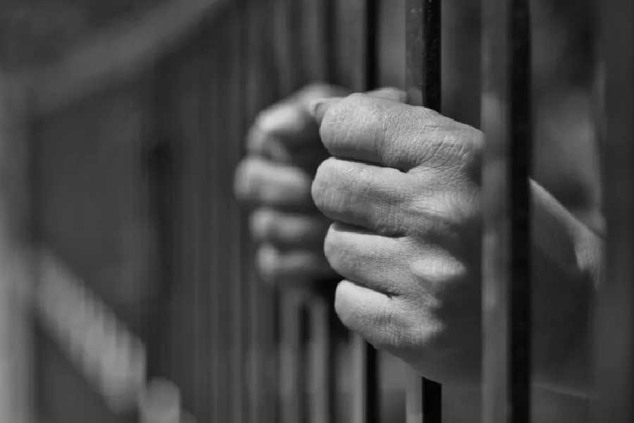  দিল্লি পুলিশের বিশেষ কমিশনার (অপরাধ) রবীন্দ্র যাদব এক সংবাদমাধ্যমে বলেন, “আগেও মনপ্রীতের বিরুদ্ধে একাধিক অপরাধে জড়িত থাকার অভিযোগ রয়েছে। মুক্তিপণের জন্য অপহরণ, হত্যার চেষ্টা এবং অস্ত্র আইনের আওতাতেও অভিযোগ রয়েছে তাঁর বিরুদ্ধে। মনপ্রীতকে অপরাধের ২৪ ঘণ্টার মধ্যে তাঁর গ্রাম থেকে গ্রেফতার করেন পুলিশের তদন্তকারী আধিকারিকরা।’’