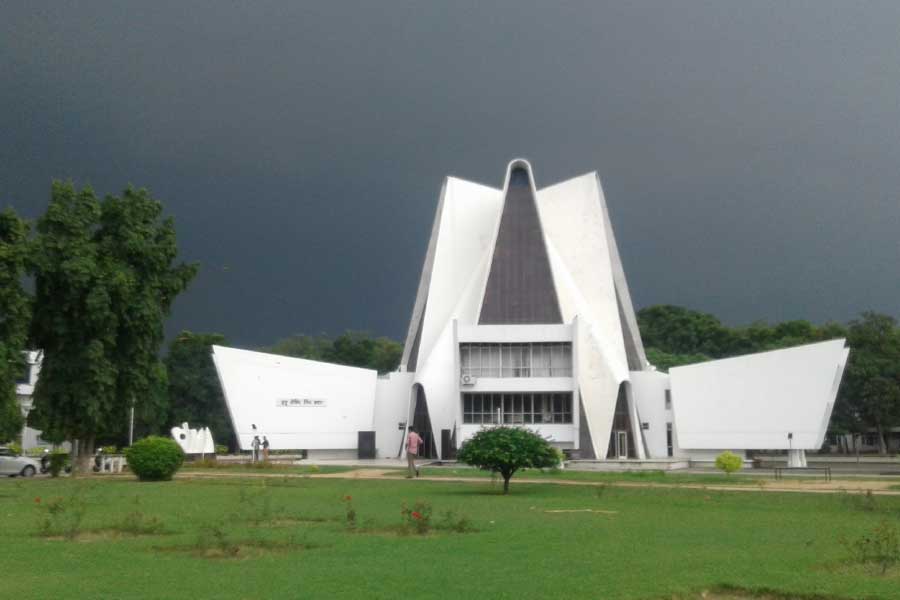 পুলিশ সূত্রে খবর, মনপ্রীতের বাবা আমেরিকায় থাকতেন। তিনি নিজে পটীয়ালা বিশ্ববিদ্যালয়ের স্নাতক। 