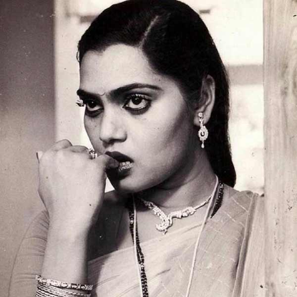 ১৭ বছরের অভিনয় জীবনে ৫০০টির বেশি ছবিতে অভিনয় করেছিলেন সিল্ক স্মিতা। তেলুগু, তামিল, মালয়ালম, কন্নড় এমনকি হিন্দি ছবিতেও অভিনয় করেছিলেন তিনি। আশির দশকে নামকরা দক্ষিণী অভিনেতাদের টক্কর দিতেন তিনি। 