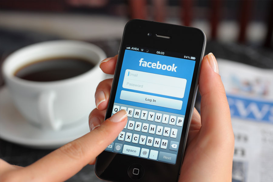 ছাত্রীর অভিযোগের ভিত্তিতে শহরের একটি ‘টিচিং রেগুলেশন এজেন্সি’ রবিনের বিচার শুরু করে। দেখা যায়, ফোনের পাশাপাশি ফেসবুকেও নিয়মিত কথা হত দু'জনের। 