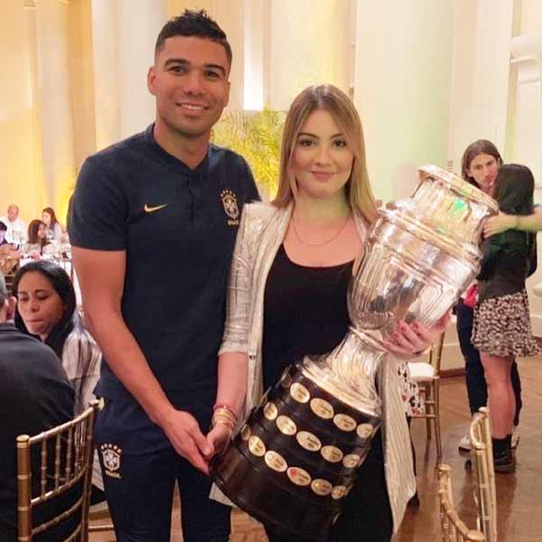 ব্রাজিল তারকা ক্যাসিমিরোর স্ত্রী অ্যানা মারিয়ানা। ২০১১ সাল থেকে তাঁরা একসঙ্গে রয়েছেন। অ্যানা পেশায় মেক আপ আর্টিস্ট। তাঁদের দুই সন্তান— সারা এবং কাইয়ো।