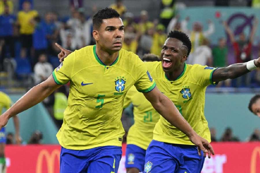 বিশ্বকাপে বরাবরের ‘ফেভারিট’ ব্রাজিল। পাঁচ বারের বিশ্ব চ্যাম্পিয়ন তারা। এ বারেও গ্রুপ পর্যায়ে দুরন্ত খেলতে দেখা গিয়েছে রিচার্লিসনদের। সার্বিয়া এবং সুইৎজ়ারল্যান্ডকে হারিয়ে প্রি-কোয়ার্টার ফাইনালে পৌঁছেছে ব্রাজিল।