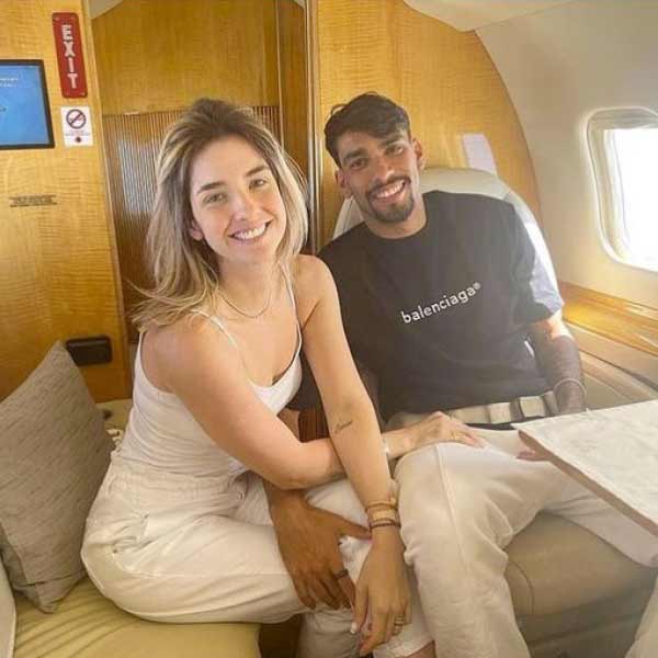 লুকাস পাকেতার স্ত্রী মারিয়া এডুয়ার্ডা ফোর্নিয়ার। ডুডা নামে বেশি পরিচিত তিনি। ইনস্টাগ্রামে তাঁর ফলোয়ার সংখ্যাও কম নয়। প্রায় ৪ লক্ষ ফলোয়ার ডুডার। তাঁর একটি নিজস্ব ইউটিউব চ্যানেলও রয়েছে। লুকাস এবং মারিয়ার দুই সন্তান— বেনিসিও, ফিলিপ্পো।