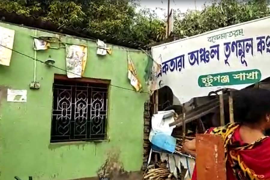 শুভেন্দুর সভার আগে অশান্তি এবং ভাঙচুর।