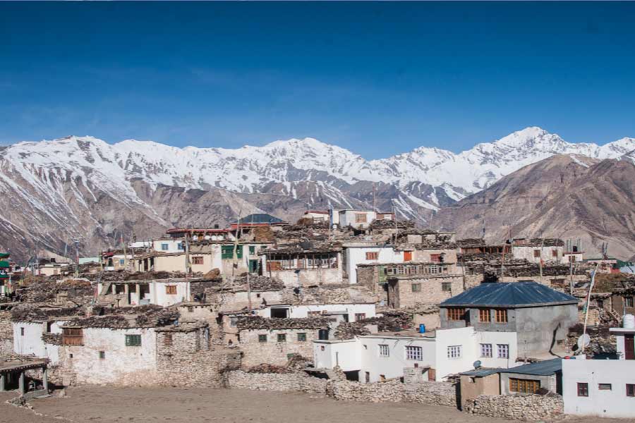 বৌদ্ধ মঠের শান্তির ছায়া পাবেন এই গ্রামে।  