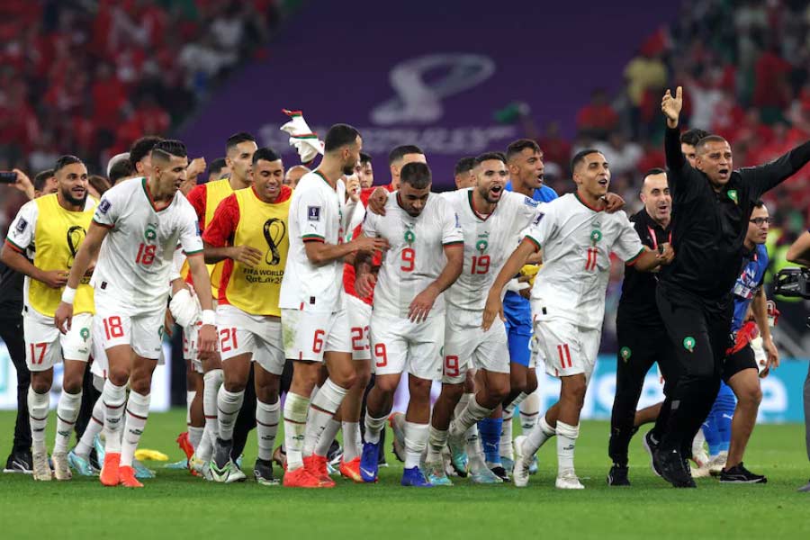 পরের অঘটন রবিবার। এফ গ্রুপের সেই ম্যাচে বেলজিয়ামকে হারিয়ে চমকে দেয় মরক্কো। দ্বিতীয়ার্ধের জোড়া গোলে হারতে হয় দি’ব্রুইন, অ্যাজ়ারদের দেশকে।