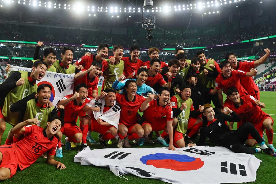 রোনাল্ডোদের ১-২ গোলে হারিয়ে শেষ ষোলোর টিকিট পাকা করে দক্ষিণ কোরিয়া।