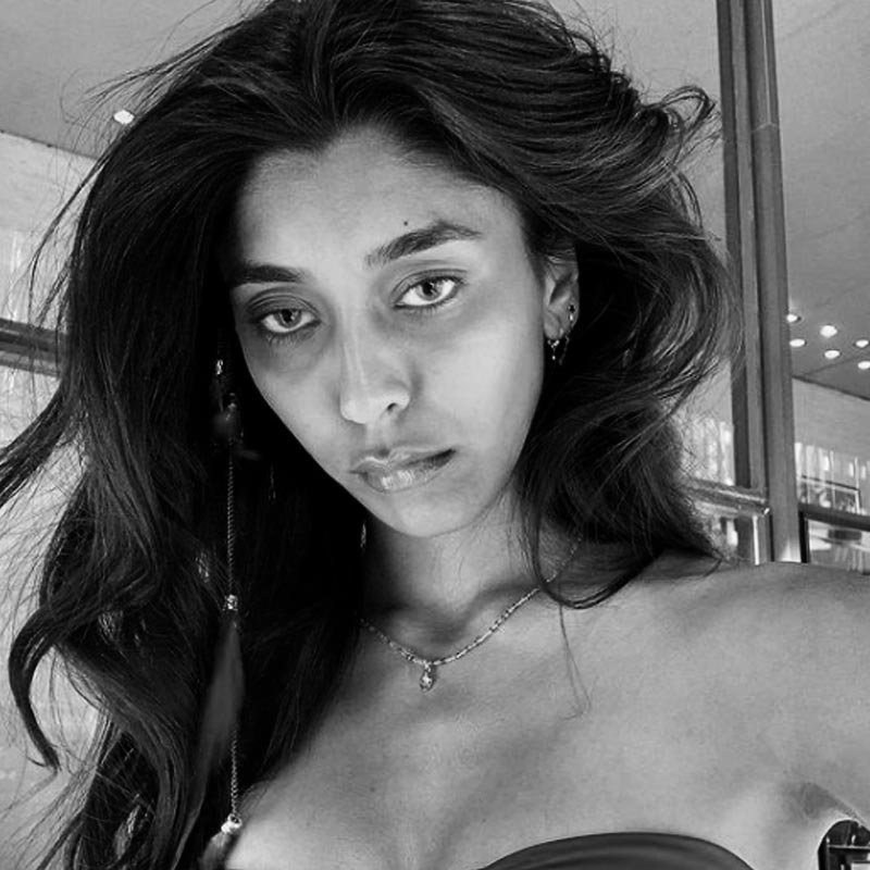 ঠিক কী ভাবে, কী কারণে মেঘার মৃত্যু হয়েছে, বিবৃতিতে তা জানাননি তাঁর বাবা-মা। তাঁরা এই মৃত্যুকে ব্যাখ্যা করেছেন কেবলমাত্র দু’টি শব্দবন্ধে— ‘আচমকা’ এবং ‘অপ্রত্যাশিত’। যা আরও বেশি চমকে দিয়েছে মেঘার অনুরাগীদের।