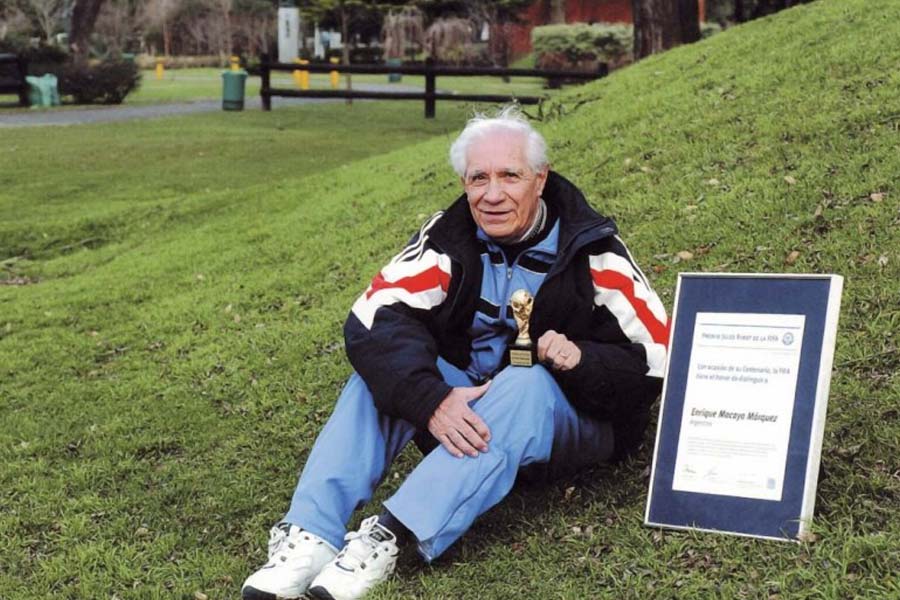 অস্ট্রেলিয়ার বিরুদ্ধে দুরন্ত এই জয়ের পর হাসতে হাসতে বিশ্বকাপের কোয়ার্টার ফাইনালে চলে গিয়েছেন মেসিরা। নীল-সাদা জার্সির এই জয় অগণিত ভক্তের মতো স্টেডিয়ামে বসে দেখলেন আরও এক জন। তিনি আর্জেন্টিনার বর্ষীয়ান এবং বিশ্বকাপের অন্যতম প্রবীণ সাংবাদিক।