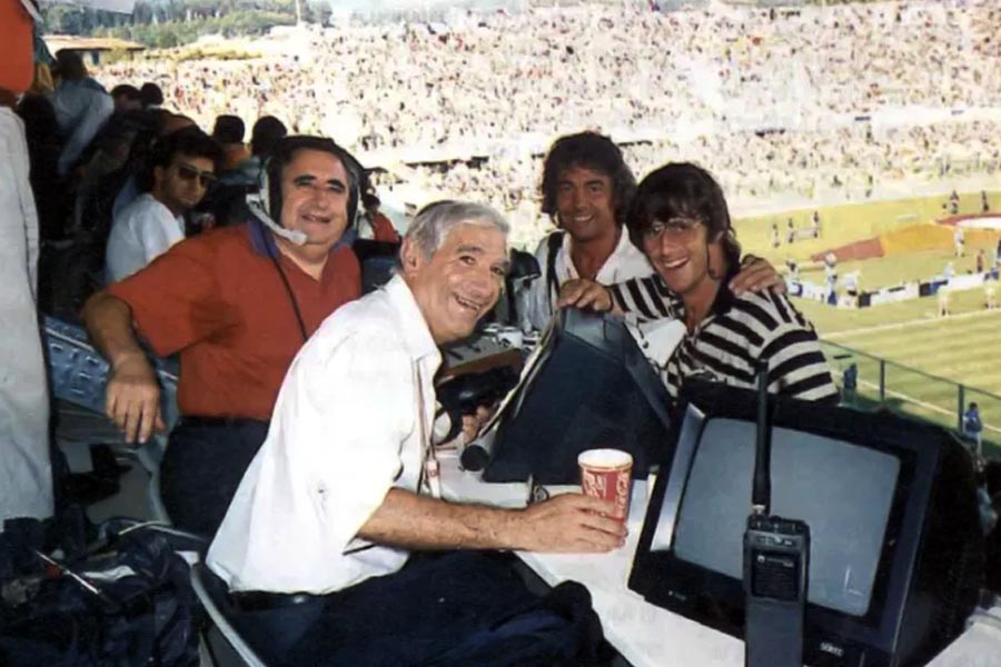 মারকুয়েজ ছাড়াও সাংবাদিক হিসাবে অনেক বিশ্বকাপ কভার করার রেকর্ড রয়েছে জার্মানির হার্টমুট শেরজা (১৬টি বিশ্বকাপ) এবং উরুগুয়ের জর্জ দা সিলভেইরার (১৫টি বিশ্বকাপ)।