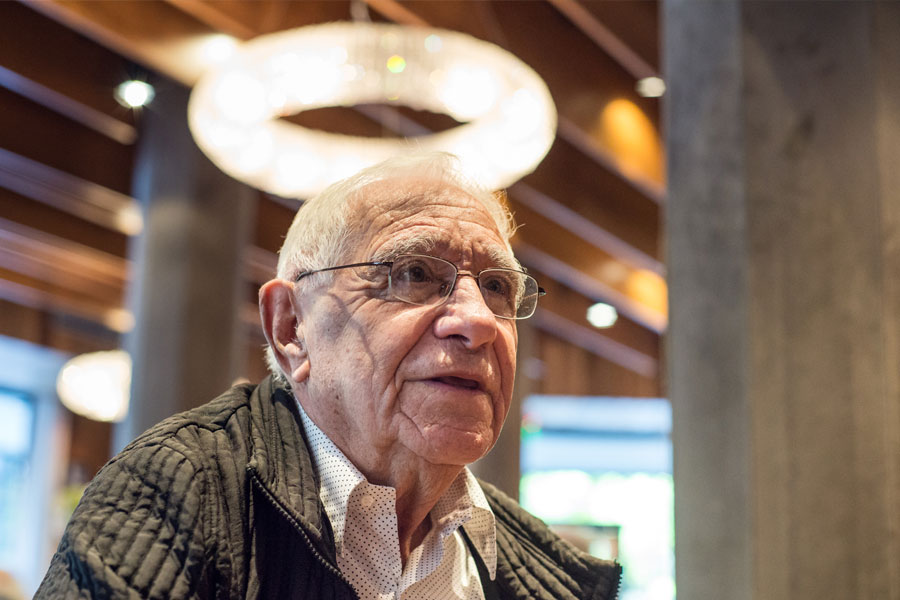 ১৯৫৮ সালে মারকুয়েজ যখন জীবনের প্রথম বিশ্বকাপটি কভার করতে গিয়েছিলেন, তখন তিনি ২৩ বছরের তরুণ। উৎসাহ আর উত্তেজনায় যেন সর্বক্ষণ ফুটছেন। ফিফার সম্মান প্রদান অনুষ্ঠানে সেই স্মৃতিচারণ করেছেন মারকুয়েজ। 