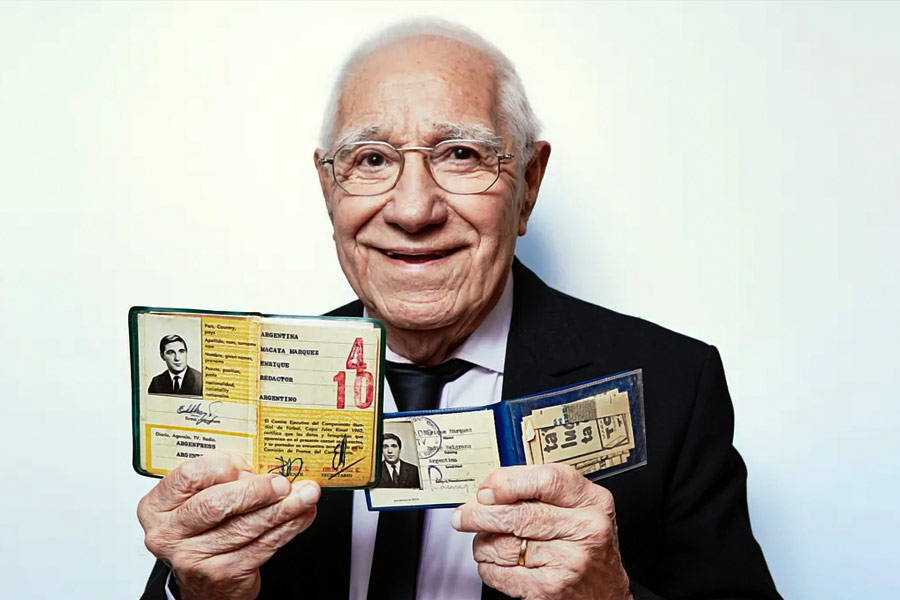 সময় পেরিয়েছে, তার সঙ্গে তাল মিলিয়ে বদলে গিয়েছে বিশ্বকাপ। ফুটবলে শ্রেষ্ঠত্ব প্রমাণের এই মঞ্চে একসময় লাল কার্ড দেখে মাঠের বাইরে বেরিয়ে যাওয়ার নিয়মটুকুও ছিল না। সাক্ষী মারকুয়েজ।