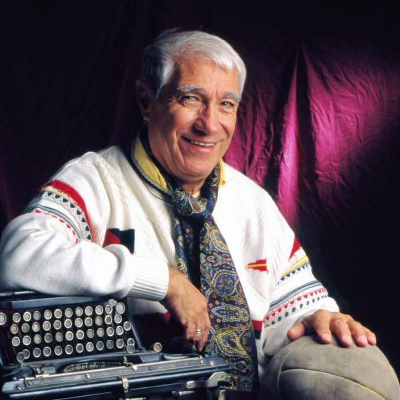 বিশ্বকাপের টুকরো স্মৃতির কোলাজ এবং অভিজ্ঞতার ঝুলি নিয়ে ফিফার পুরস্কারমঞ্চে উঠেছিলেন মারকুয়েজরা। যত দিন বিশ্বকাপ থাকবে, ফিফার সঙ্গে থেকে যাবে তাঁদের এই সঞ্চয়ও।