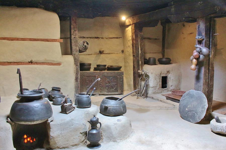 বুরুশোদের যৌবন ধরে রাখার রহস্য লুকিয়ে রয়েছে তাঁদের জীবনযাপনে।