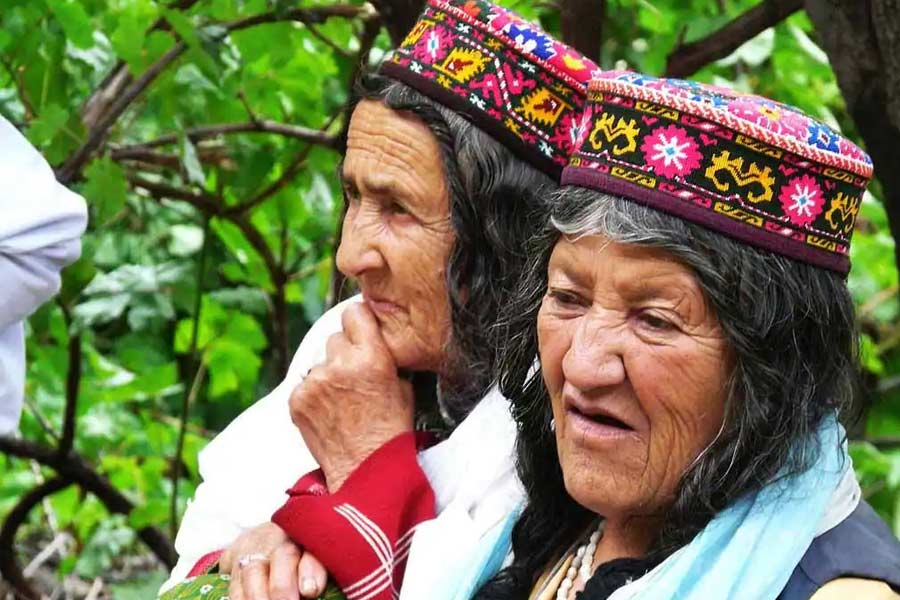 হুনজা উপত্যকার এই অধিবাসীরা বুরুশো নামে বেশি পরিচিত।