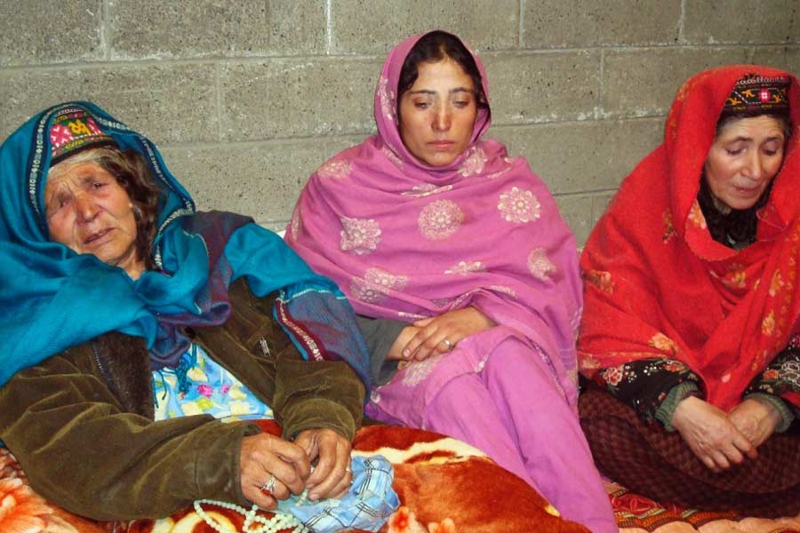 কী এই রহস্য? বিজ্ঞানীদের মতে, এলাকায় যে সব ফলমূল, সব্জি পাওয়া যায়, সে সব খুবই পুষ্টিকর। এই সব খাবারেই লুকিয়ে রয়েছে বুরুশোদের দীর্ঘায়ু হওয়ার রহস্য।