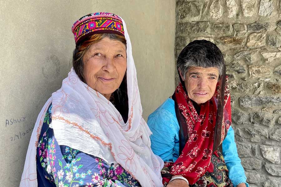 হেনরি কোয়ান্ডা নামে এক বিজ্ঞানী হুনজা উপত্যকায় গিয়ে প্রায় ৬০ বছর ছিলেন।