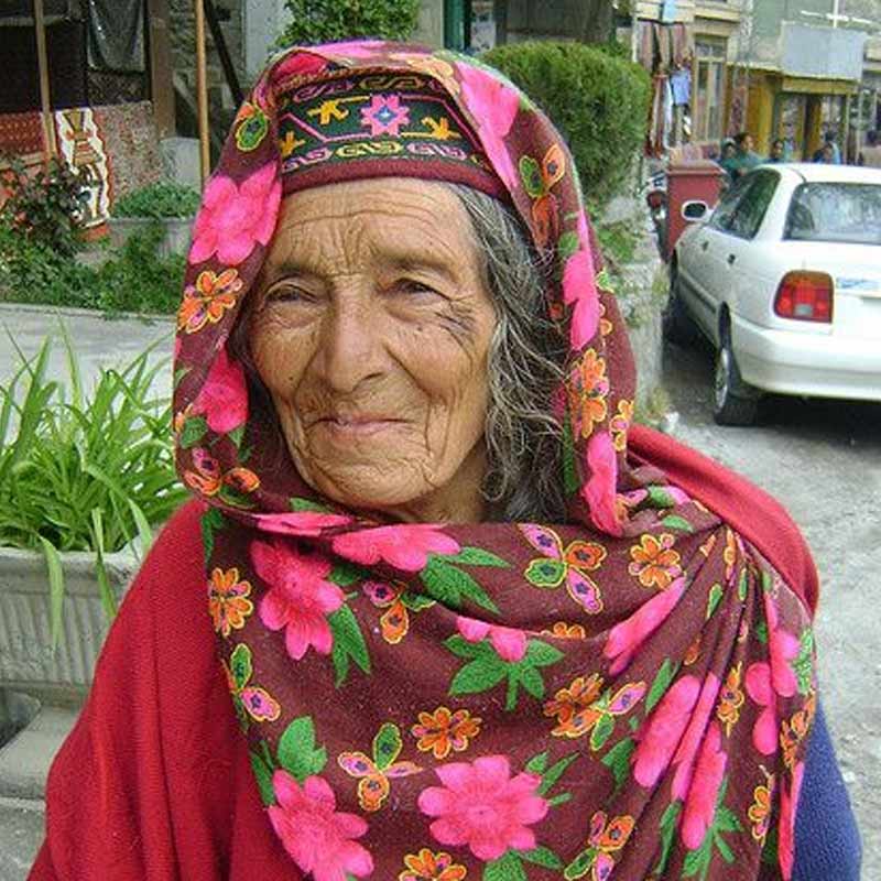 হুনজা উপত্যকার হিমবাহের জল পরীক্ষা করে তিনি দাবি করেন, এই জলই বুরুশোদের দীর্ঘায়ুর কারণ।