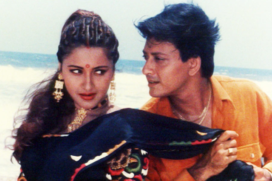 ২০০৪ সালে সিদ্ধার্থের সঙ্গে বিচ্ছেদের পর অবশ্য ওড়িয়া ছবিতে নায়িকার আনাগোনাও কমে যায়। একটা সময়ের পর শুধু ওড়িয়া ছবিতেই মন দিয়েছিলেন। কিন্তু তার পর আচমকাই ছন্দপতন। শোনা যায়, ব্যক্তিগত সম্পর্কের অবনতির কারণেই ওড়িয়া ইন্ডাস্ট্রি ছেড়েছিলেন নায়িকা। 