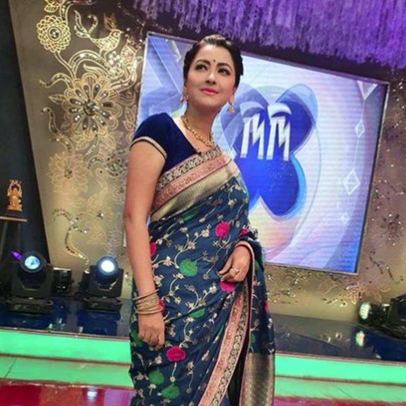 খুব বেশি দিন গোপন থাকেনি রচনার প্রেমের খবর। প্রবালের সঙ্গে ২০০৭ সালে সাত পাকে বাঁধা পড়েন নায়িকা। কেরিয়ারের সব থেকে গুরুত্বপূর্ণ সময়ে নায়িকা বিয়ে করে নেওয়ায় স্বাভাবিক ভাবেই উঠেছিল নানা প্রশ্ন। যদিও কখনও লোকের কথাতে গুরুত্ব দিতে রাজি নন নায়িকা। এ ক্ষেত্রেও তাই করেছিলেন। 