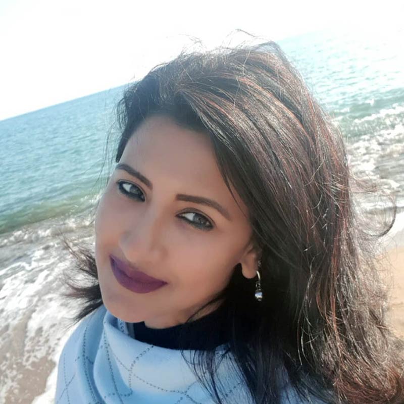 দু’জনের মতাদর্শ আলাদা। তাই খুব বেশি দিন একসঙ্গে সংসার করা হয়নি রচনা-প্রবালের। ছেলে হওয়ার পরই শুরু হয় সমস্যা। যে জন্য তাঁদের মনে হয়েছিল আলাদা থাকাই ভাল। খুব বেশি দিন একসঙ্গে ছিলেন না তাঁরা। যে যাঁর মতো আলাদা হয়ে যান। তবে ছেলে থাকে রচনার কাছেই। 