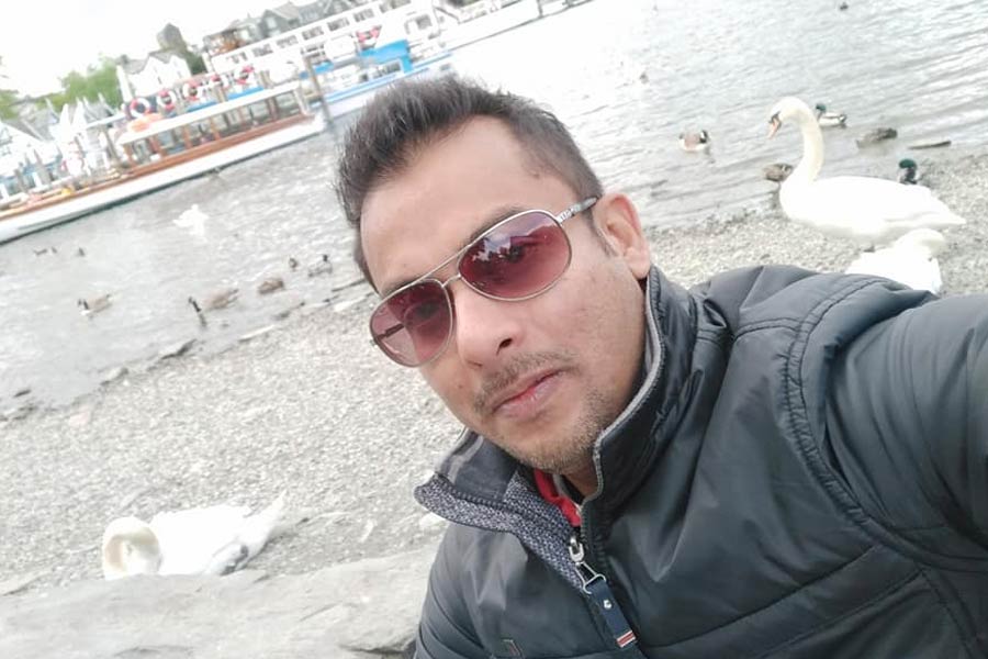 প্রতিযোগীর স্বামীর দাবি, শুধু মহিলাদের কথা শুনলে চলবে না। একতরফা শুনে বিচার করলে তা অনৈতিক। যদি দু’তরফের কথা না শোনা হয়, তা হলে এই শো অবিলম্বে বন্ধ করে দেওয়া উচিত। হাত জোড় করে ‘দিদি নম্বর ওয়ান’ বন্ধ করার আর্জি করেন তিনি।