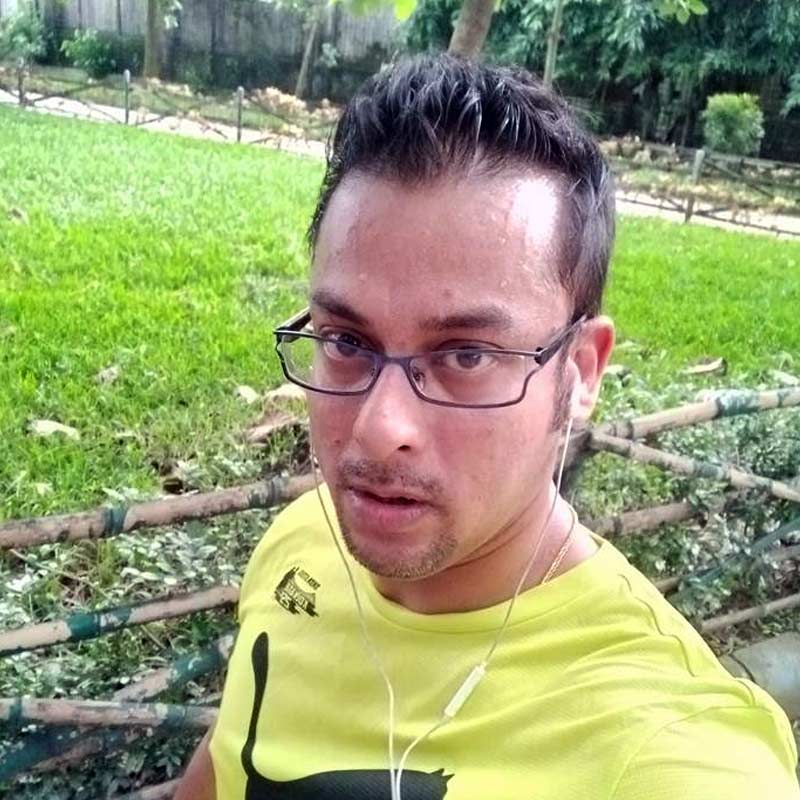 অবশ্য এই নিয়ে কম বিতর্কও হয়নি। রচনা এবং তাঁর এই শোয়ের উপর ক্ষেপে লাল এক প্রতিযোগীর স্বামী। কোনও এক পর্বে নিজের বিচ্ছেদ, স্বামীর বিরুদ্ধে বিভিন্ন মন্তব্য করেছিলেন এক মহিলা। তা দেখে রেগে লাল হয়ে যান তাঁর স্বামী।