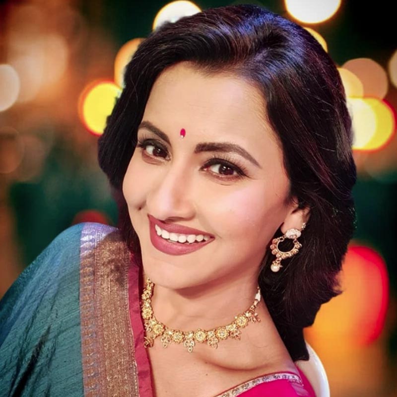 রচনা বলেছিলেন, “নায়িকারা কফির দোকান খুললে সমস্যা নেই, শাড়ির দোকান খুললে সমস্যা কিসের!”