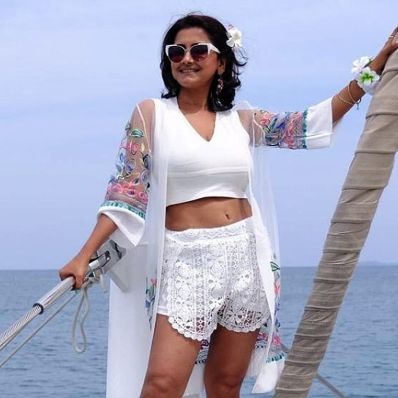 ব্যক্তিগত জীবনের টানাপড়েন থেকে পেশাদারি জীবন— নিজের শর্তে বাঁচেন তিনি। তাই যতই বিতর্ক হোক সব সময়ই চুপ থেকেছেন। কখনও কোনও বিষয়েই মুখ খোলেননি। বাবার মৃত্যুর পর নিজেকে আরও শক্ত করে ফেলেছেন। নিজের লড়াইটা নিজেই করতে চান নায়িকা।