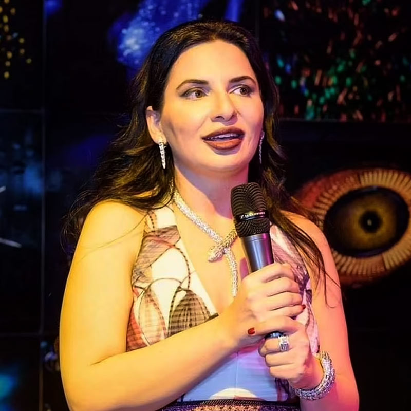 এ ভাবে গড়গড় করে তেল দেওয়া মেশিনের মতো রুজার ওয়ানকয়েন এগোতে থাকলেও কয়েক জনের মনে সন্দেহ দেখা দেয়। তাঁরা রুজার কাছে জবাব চান। এ ভাবেই উত্তুঙ্গ লাভের মুখ দেখানো সত্ত্বেও কিছু বিনিয়োগকারী রুজাকে চেপে ধরেন। সবাইকে সব জবাব দেওয়ার প্রতিশ্রুতি দিয়ে ২০১৭-য় বেমালুম উধাও হয়ে যান রুজা। 