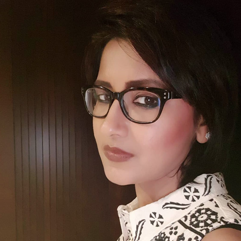  বৈবাহিক সম্পর্কে আবদ্ধ না থাকলেও তাঁরা নিজেদের ভাল বন্ধু বলেই দাবি করেন। প্রবালের নতুন লাইফস্টাইল এবং ফ্যাশনের সংস্থা হয়েছে। তাঁর ব্যবসার পাশে সব সময় রয়েছেন রচনা। এই যেমন কিছু দিন আগে এই নতুন সংস্থার তরফে একটি আলোচনা সভার আয়োজন হয়েছিল। সেখানেও প্রবালের পাশে দাঁড়িয়েছিলেন রচনা। 