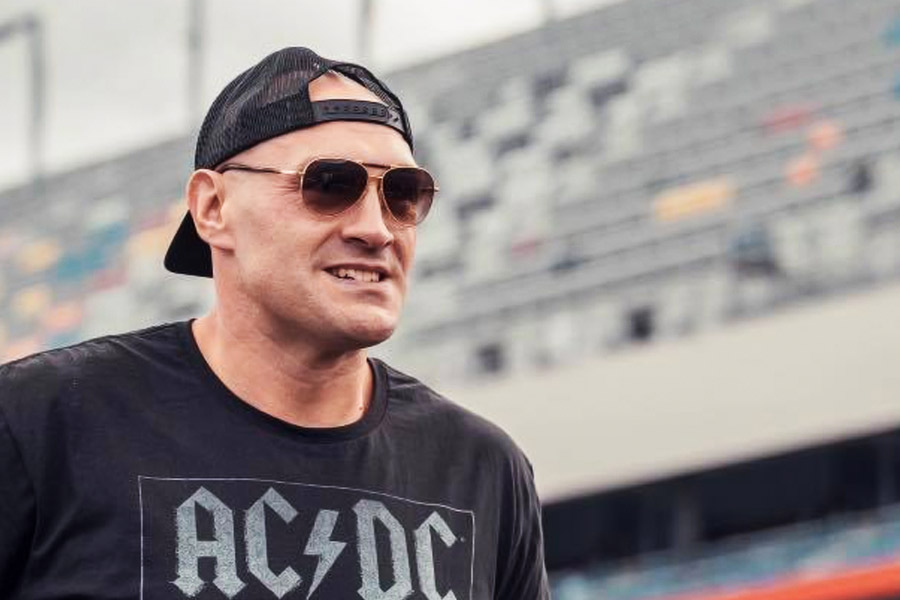 টাইসনের বাবাও ছিলেন পেশাদার বক্সার। টাইসনের সৎভাই টমিও ছিলেন বক্সার।