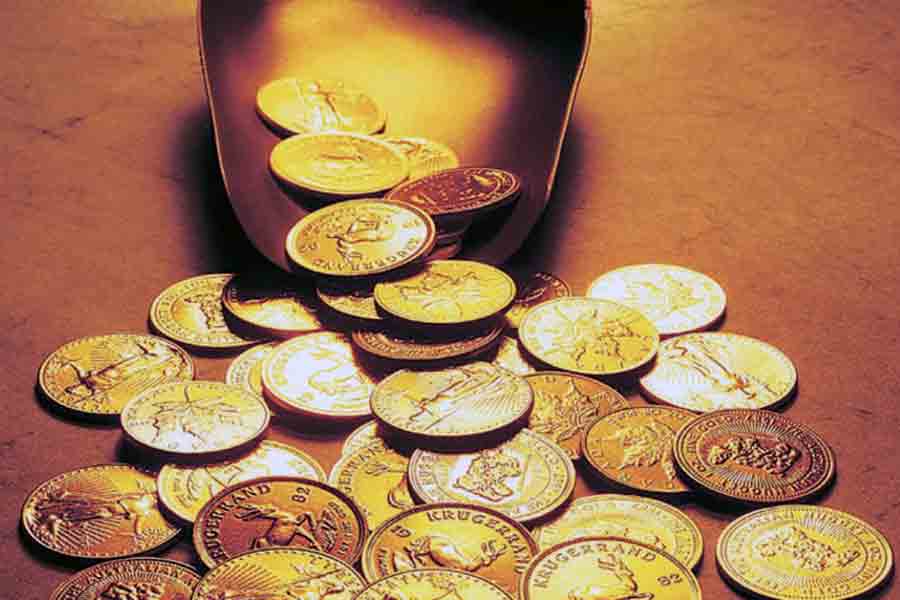 গত ১ সপ্তাহে সোনার দামের দৈনিক পরিসংখ্যানের দিকে তাকালে দেখা যাবে, গত রবিবার (২৭ নভেম্বর, ২০২২) সোনার দাম ১৫০ টাকা বেড়েছিল। তার পর সোমবার, মঙ্গলবার, বুধবার এবং বৃহস্পতিবার— এই ৪ দিন আর দাম বাড়েনি। 